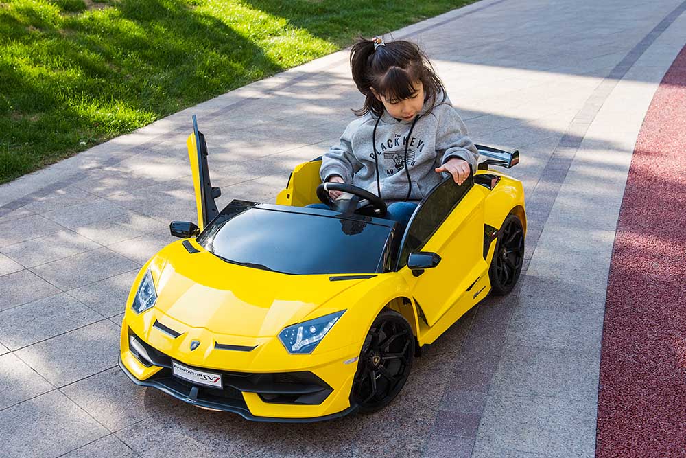 Children's Electric Cars Four-Wheel Ride on Car
